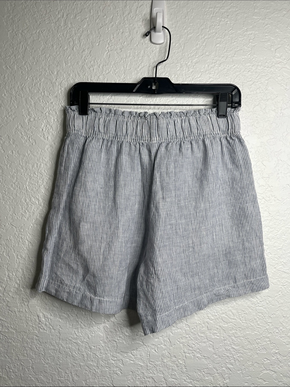 Quince 100% European Linen High Waisted Shorts in Blue Pinstripe Sz S - Picture 4 of 6